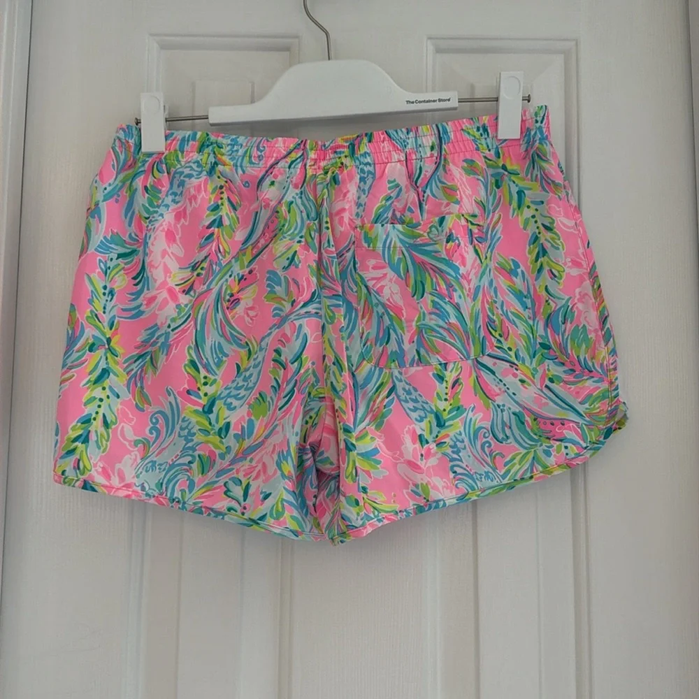 NWT Lilly Pulitzer ocean trail shorts. Unicorn of the sea. Size medium